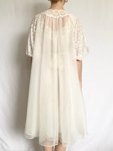 Load image into Gallery viewer, White Lace Trim 50s Peignoir and Nightgown Set (S-M)