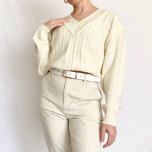 Load image into Gallery viewer, Creamy White Vintage 1980s Pearl V-Neck Sweater (S)