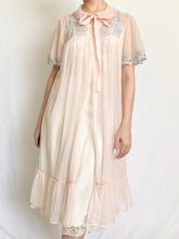 Load image into Gallery viewer, Fairy Floss 1960s Lace Trim Peignoir Robe (S)