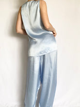Load image into Gallery viewer, Silky Blue Oscar De La Renta Pajama Set (S/M)