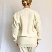 Load image into Gallery viewer, Creamy White Vintage 1980s Pearl V-Neck Sweater (S)