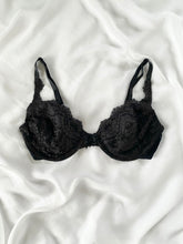 Load image into Gallery viewer, Black Lace 90s Victoria’s Secret Bra (36C)