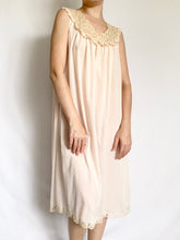 Load image into Gallery viewer, Pink 1950s Delicate Nightgown and Peignoir Set (S)