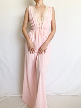 Load image into Gallery viewer, 1970s Bubblegum Pink Peignoir and Nightgown Set (S-M)