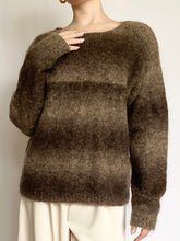 Load image into Gallery viewer, Ombré Teddy Bear Mohair 80s Sweater (M)