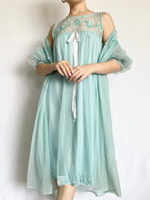 Load image into Gallery viewer, Blue 1960s Groovy Flower Peignoir and Nightgown Set (S)