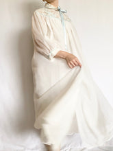 Load image into Gallery viewer, Blue Bow 50s Peignoir and Nightgown Set (S-M)
