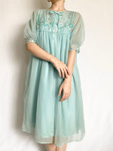 Load image into Gallery viewer, Blue 1960s Groovy Flower Peignoir and Nightgown Set (S)