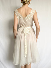Load image into Gallery viewer, White Lace Trim 50s Peignoir and Nightgown Set (S-M)