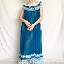 Load image into Gallery viewer, Deep Blue Lace Trim Peignoir and Nightgown Set (S/M)