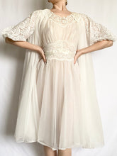Load image into Gallery viewer, White Lace Trim 50s Peignoir and Nightgown Set (S-M)