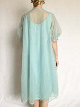 Load image into Gallery viewer, Blue 1960s Groovy Flower Peignoir and Nightgown Set (S)