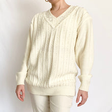 Load image into Gallery viewer, Creamy White Vintage 1980s Pearl V-Neck Sweater (S)
