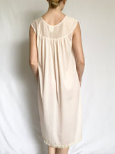 Load image into Gallery viewer, Pink 1950s Delicate Nightgown and Peignoir Set (S)