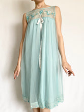 Load image into Gallery viewer, Blue 1960s Groovy Flower Peignoir and Nightgown Set (S)