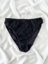 Load image into Gallery viewer, Black Lace 80s Victoria’s Secret Panties (M-L)