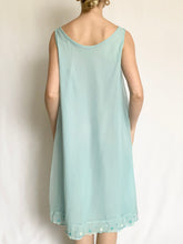 Load image into Gallery viewer, Blue 1960s Groovy Flower Peignoir and Nightgown Set (S)