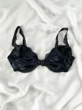Load image into Gallery viewer, Black Lace 90s Victoria’s Secret Bra (36C)