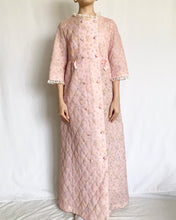 Load image into Gallery viewer, Hollywood Starlet Pink Quilted 1960s Dressing Robe (S-M)