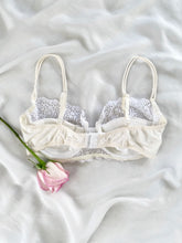 Load image into Gallery viewer, 90s Italian Lace La Perla Bra (38C)