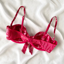 Load image into Gallery viewer, Victoria’s Secret Silk Roses Bra (36B)