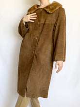 Load image into Gallery viewer, 1960s Brown Mink Collar Trench Coat (M)