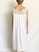 Load image into Gallery viewer, White 1950s Babydoll Nightgown (M)