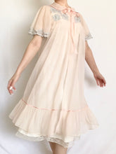 Load image into Gallery viewer, Fairy Floss 1960s Lace Trim Peignoir Robe (S)