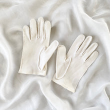 Load image into Gallery viewer, Floral Embroidered 1950s Christian Dior Gloves
