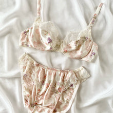 Load image into Gallery viewer, Vintage Valentino Floral Bra and Panty Set (34B)