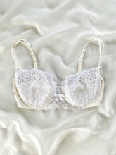 Load image into Gallery viewer, 90s Italian Lace La Perla Bra (38C)