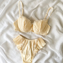 Load image into Gallery viewer, 1990s La Perla Pleated Bra & Panty Set (32, XS-XXS)