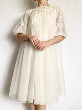 Load image into Gallery viewer, White Lace Trim 50s Peignoir and Nightgown Set (S-M)
