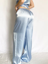 Load image into Gallery viewer, Silky Blue Oscar De La Renta Pajama Set (S/M)