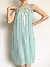 Load image into Gallery viewer, Blue 1960s Groovy Flower Peignoir and Nightgown Set (S)