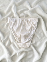 Load image into Gallery viewer, White Lace 80s Victoria’s Secret Panties (M-L)