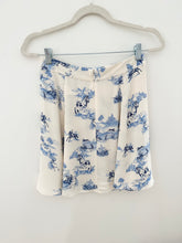 Load image into Gallery viewer, Blue Toile De Jouy French Vintage Style Mini Skirt (S)
