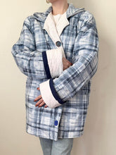 Load image into Gallery viewer, Hand Made Reversible Vintage Quilt Jacket (M/L)
