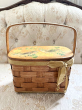 Load image into Gallery viewer, 1950s Handmade Bird Basket Purse
