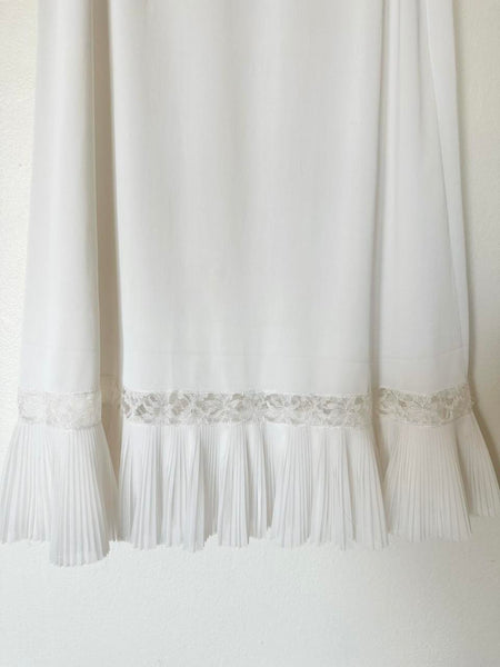 1950s White Pleated Lace Trim Slip Skirt (S, 26”)