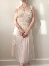 Load image into Gallery viewer, Whimsical Pink 50s Butterfly Embroidered Nightgown (M)
