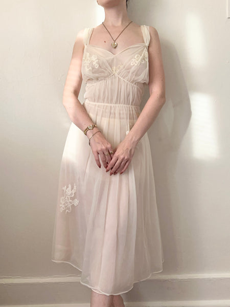 Whimsical Pink 50s Butterfly Embroidered Nightgown (M)