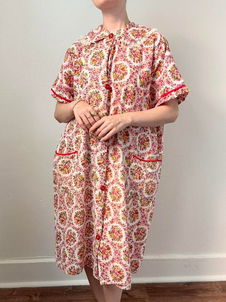1950s Retro Red Floral Cotton Housecoat Nightgown (M/L)