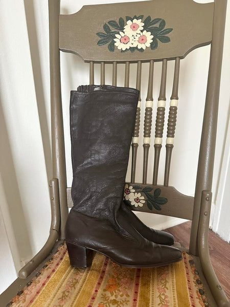 Vintage 60s 70s Dark Brown Leather Campus Knee High Go-Go Boots (7.5)