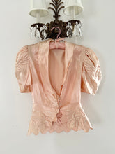 Load image into Gallery viewer, 30s 40s Peach Pink Satin Puff Sleeve Trapunto Quilted Antique Blouse (S)
