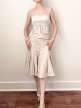 Load image into Gallery viewer, Tan Y2K Pleated Low Rise Skirt (L, 34”)
