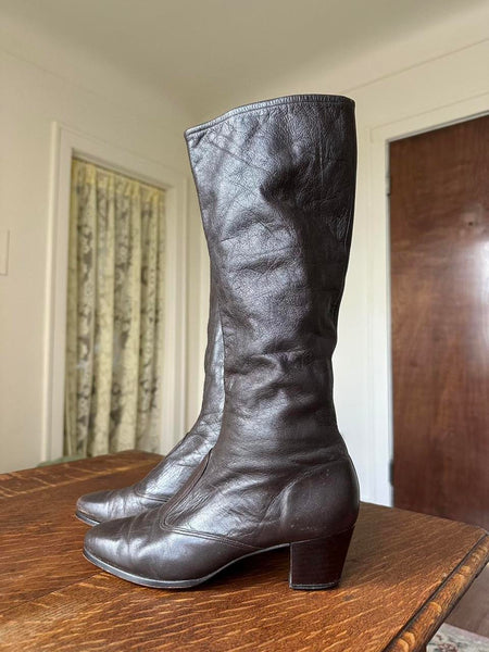 Vintage 60s 70s Dark Brown Leather Campus Knee High Go-Go Boots (7.5)