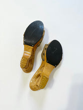 Load image into Gallery viewer, Vintage 1940s Wooden Carved Bow Kitten Mules
