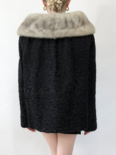 Load image into Gallery viewer, 1960s Black Mink Collar Sherpa Wool Coat (M)
