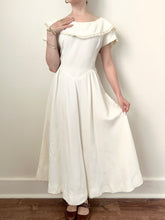 Load image into Gallery viewer, Vintage 1950s White Eyelet Collar Dress (S)
